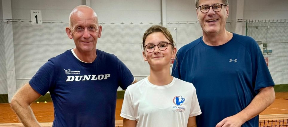 Frida Reinhart-van Gülpen wurde Kreismeisterin in ihrer Altersklasse Juniorinnen U12 – nun wurde sie beim Training geehrt!