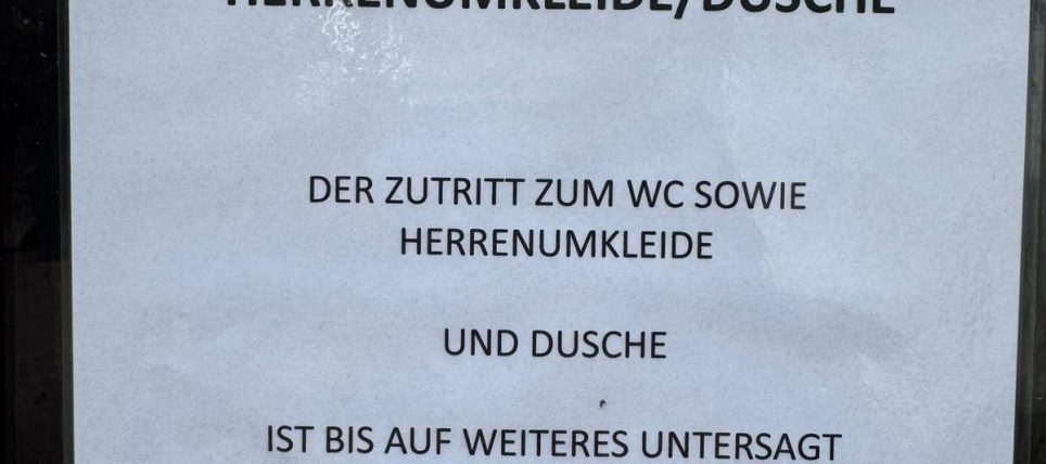 Eine wichtige Mitteilung: Die Herrenumkleide ist bis auf Weiteres gesperrt!