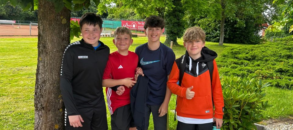 Die Junioren U12 siegen nach Regenpause bei ausgeglichenen Zwischenständen mit 4:2 beim TC RW Goch!