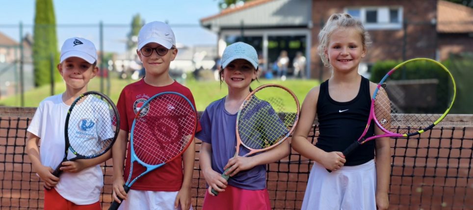 Die U8-Kleinfeld-Mannschaft gewinnt gegen den TC Walbeck mit 23:9!