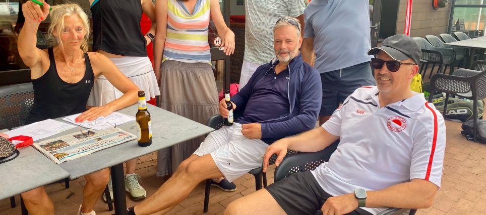 Die Mixed-40plus-Mannschaft hat ihre beiden Spiele gegen den TC Wachtendonk und den TC GW Reichswalde leider knapp verloren – die Stimmung war aber großartig!