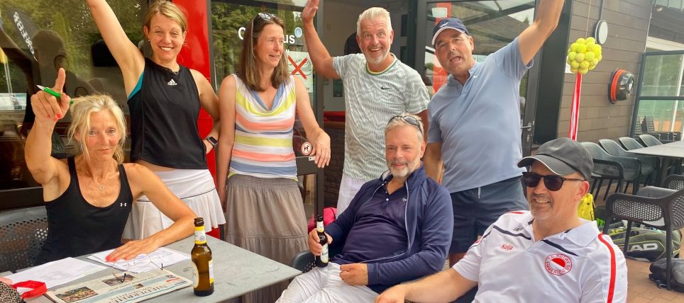 Die Mixed-40plus-Mannschaft hat ihre beiden Spiele gegen den TC Wachtendonk und den TC GW Reichswalde leider knapp verloren – die Stimmung war aber großartig!